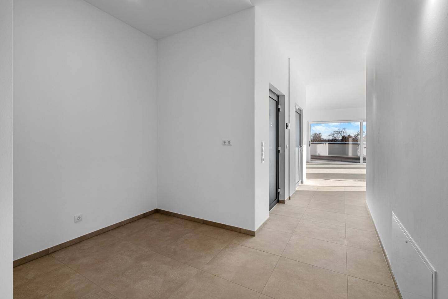 Apartment First Occupation with Terrace and Lift