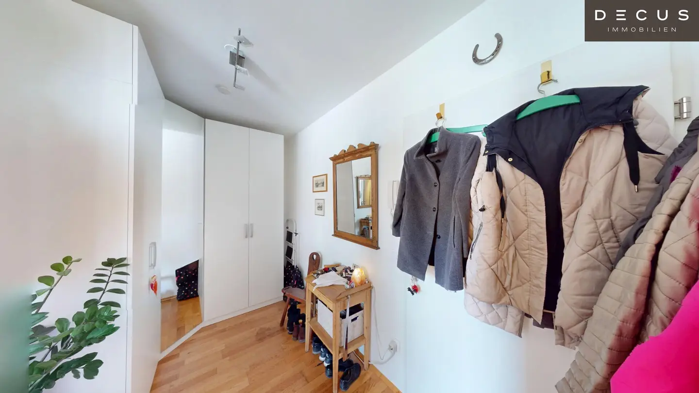 Apartment with terrace and parking near main station