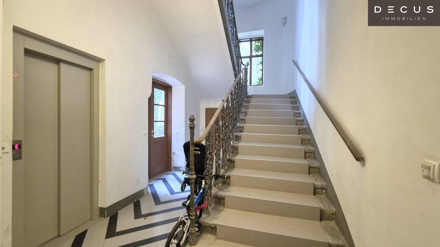 2 units apartment package with great potential nears Naschmarkt in Vienna the fourth district