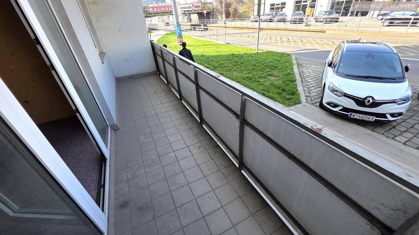 Apartment with large loggia near U6