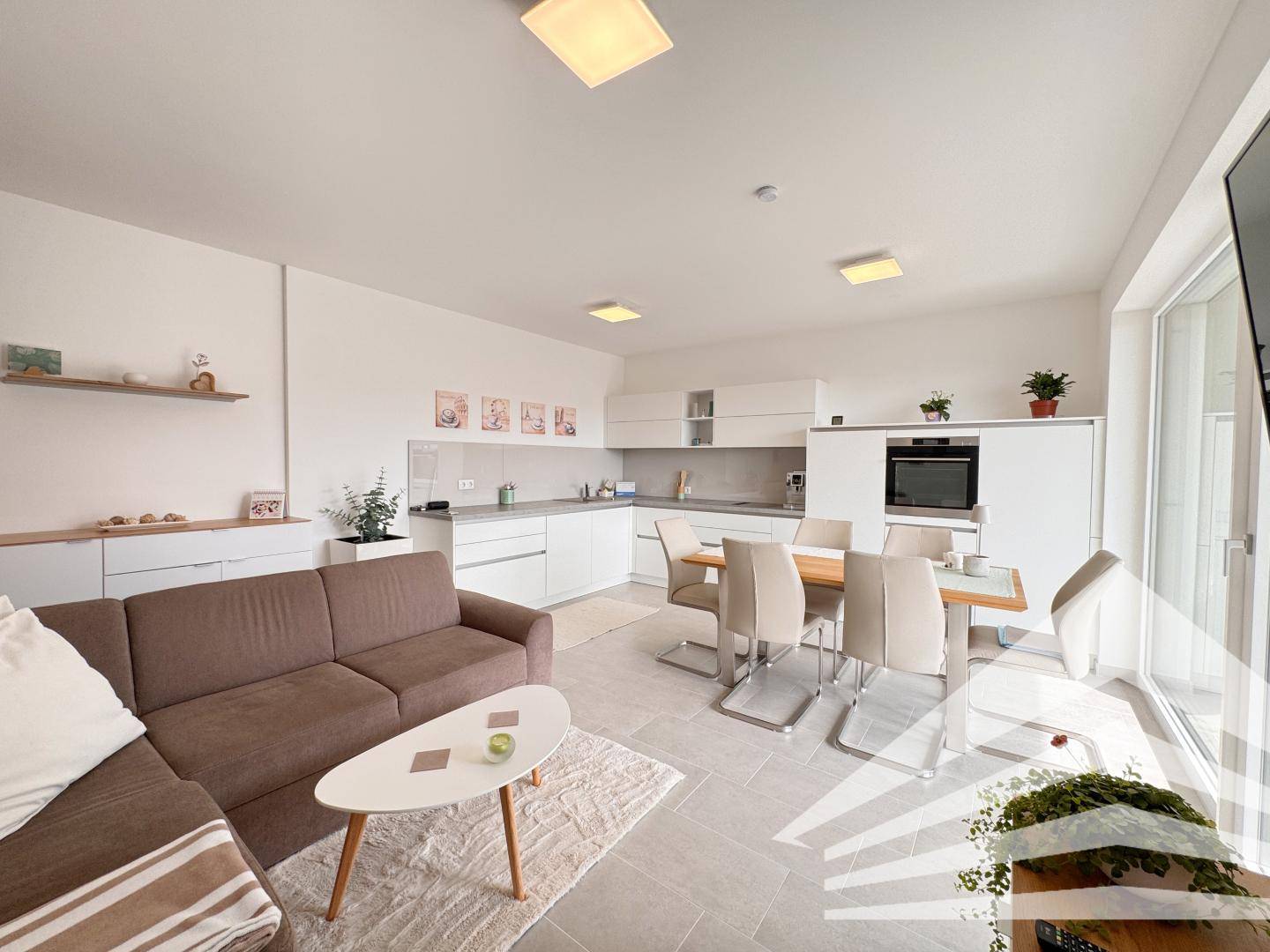 Neubauwohnung mit großem Balkon und TG Stellplatz