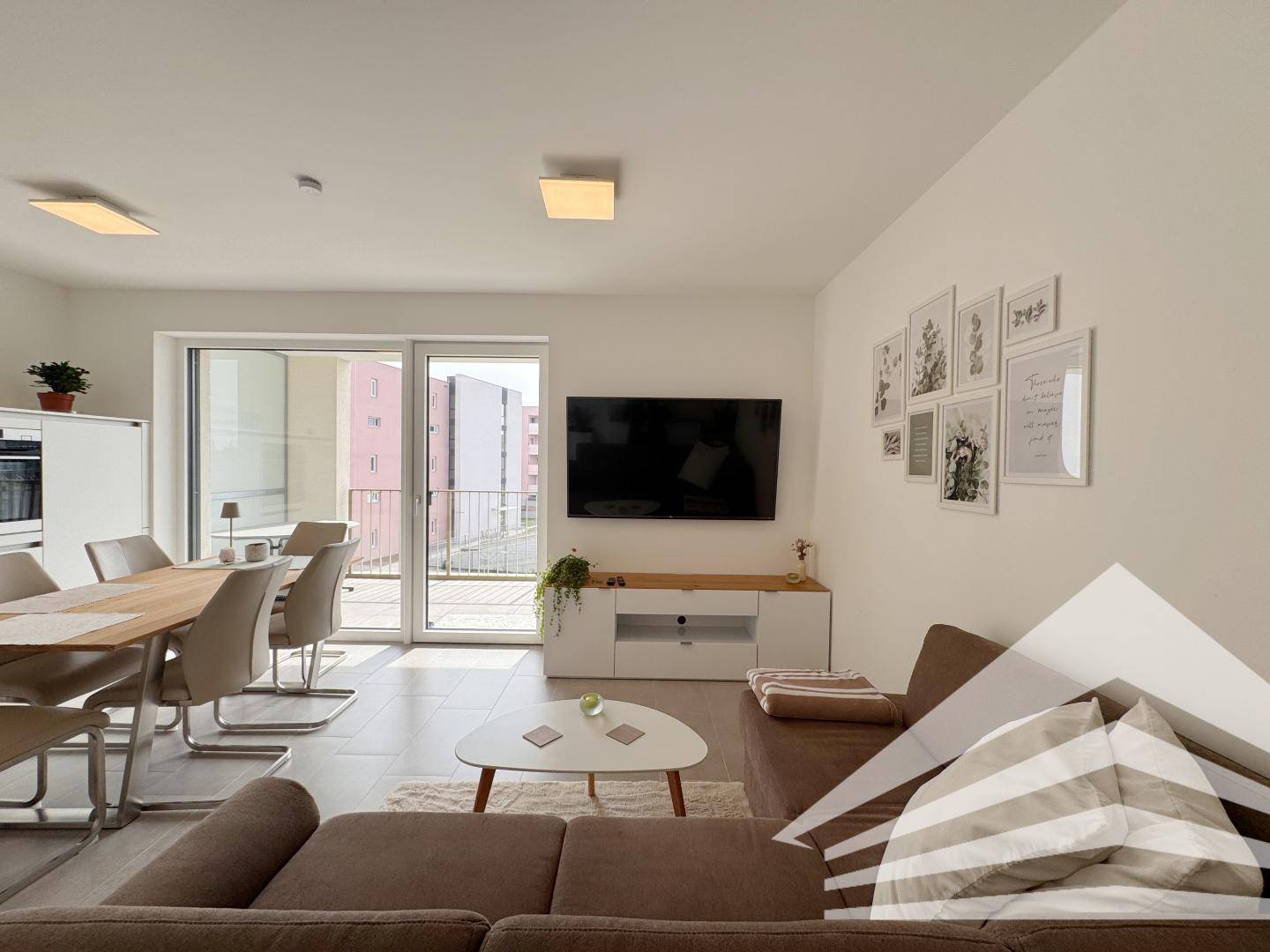 Neubauwohnung mit großem Balkon und TG Stellplatz