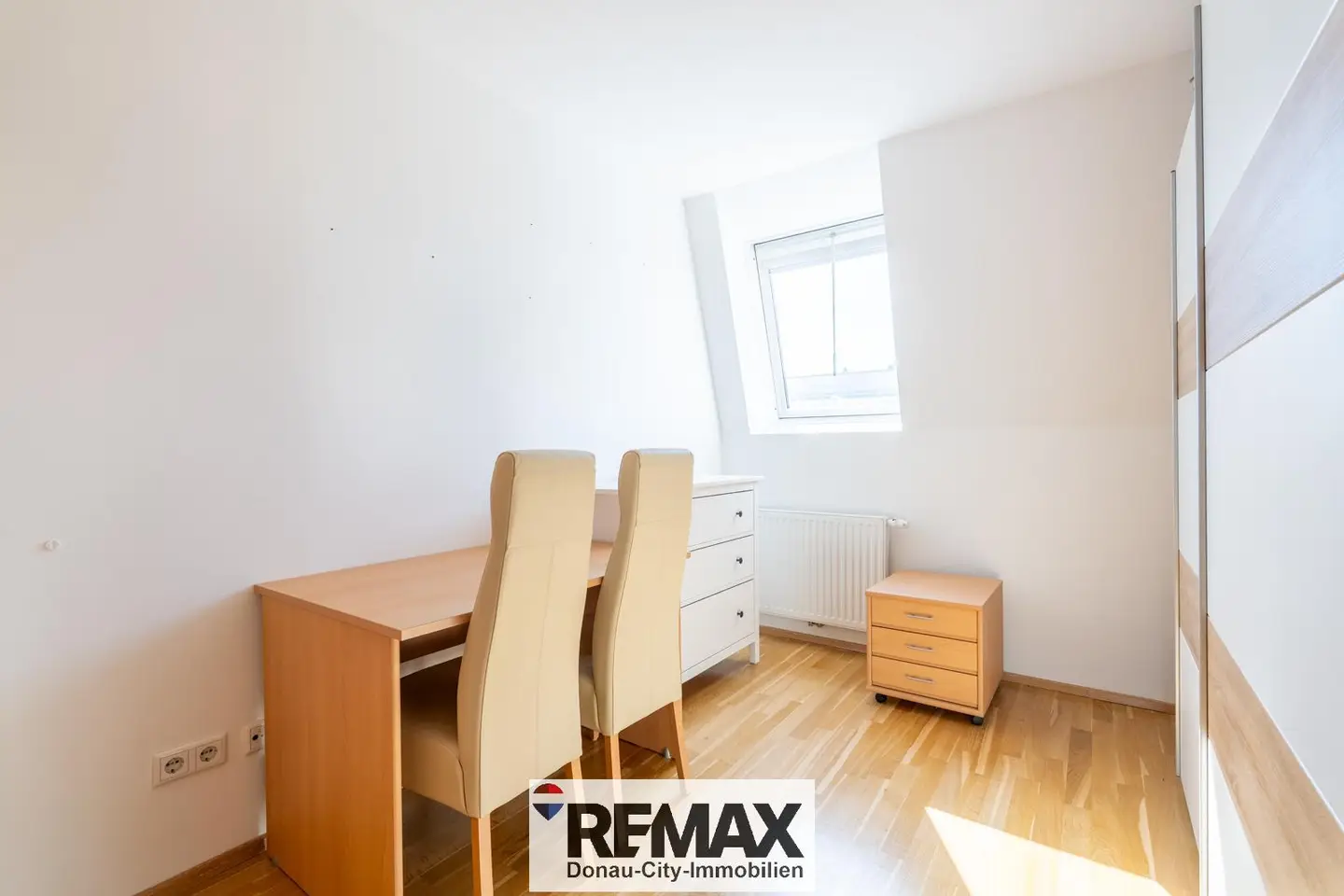 Dachgeschosswohnung with terrace in the center
