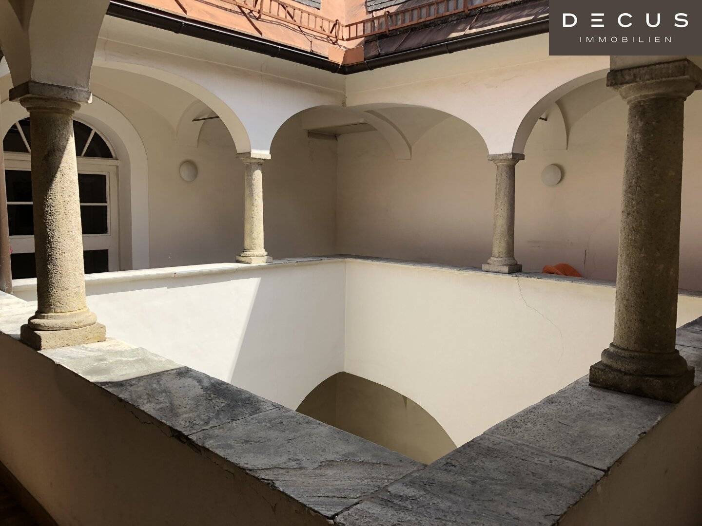 | STILVOLLER ALTBAU | BEWILLIGTE AUSBAUPLANUNG FÜR DAS DACHGESCHOSS | TOP LAGE