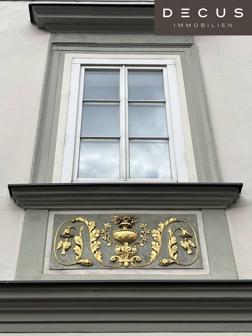 | STILVOLLER ALTBAU | BEWILLIGTE AUSBAUPLANUNG FÜR DAS DACHGESCHOSS | TOP LAGE