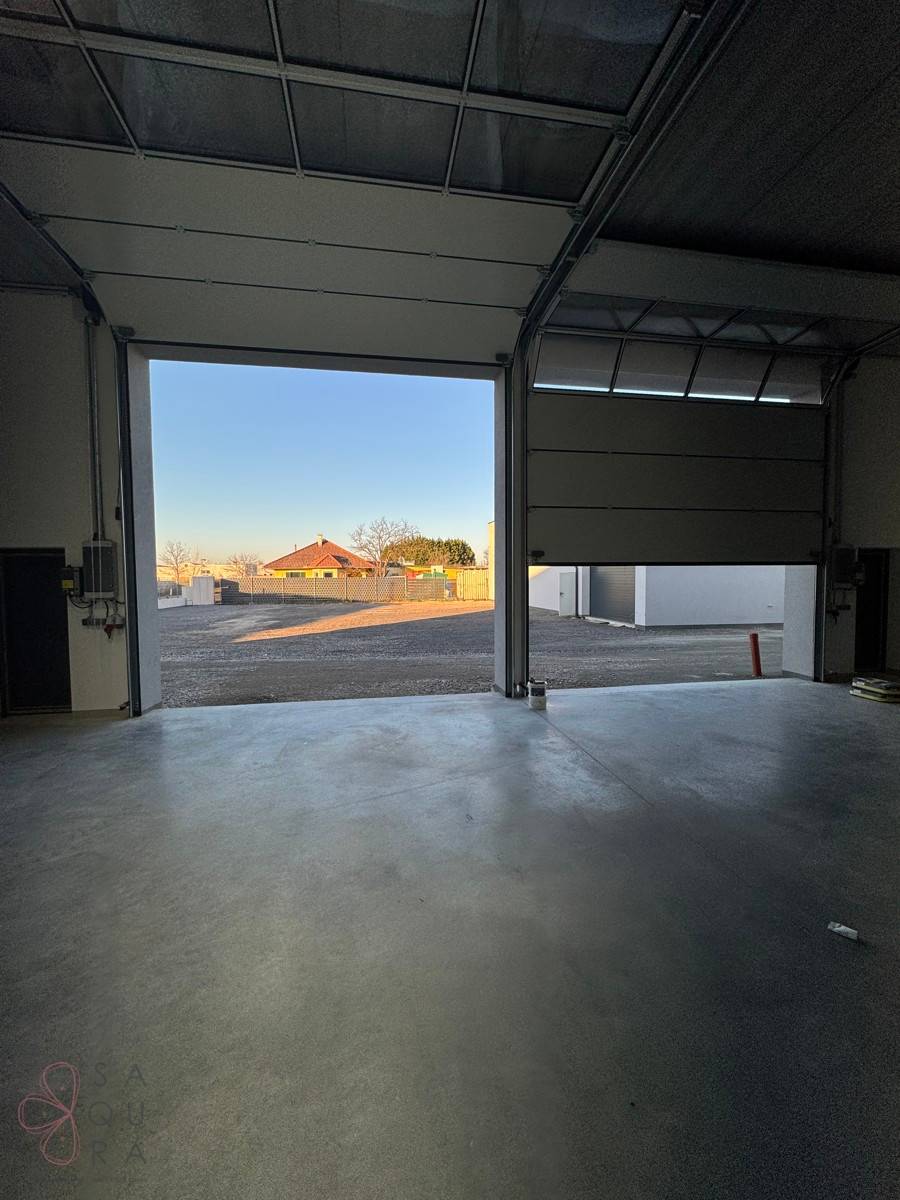 2 Warehouses with living/office units, 650 m²