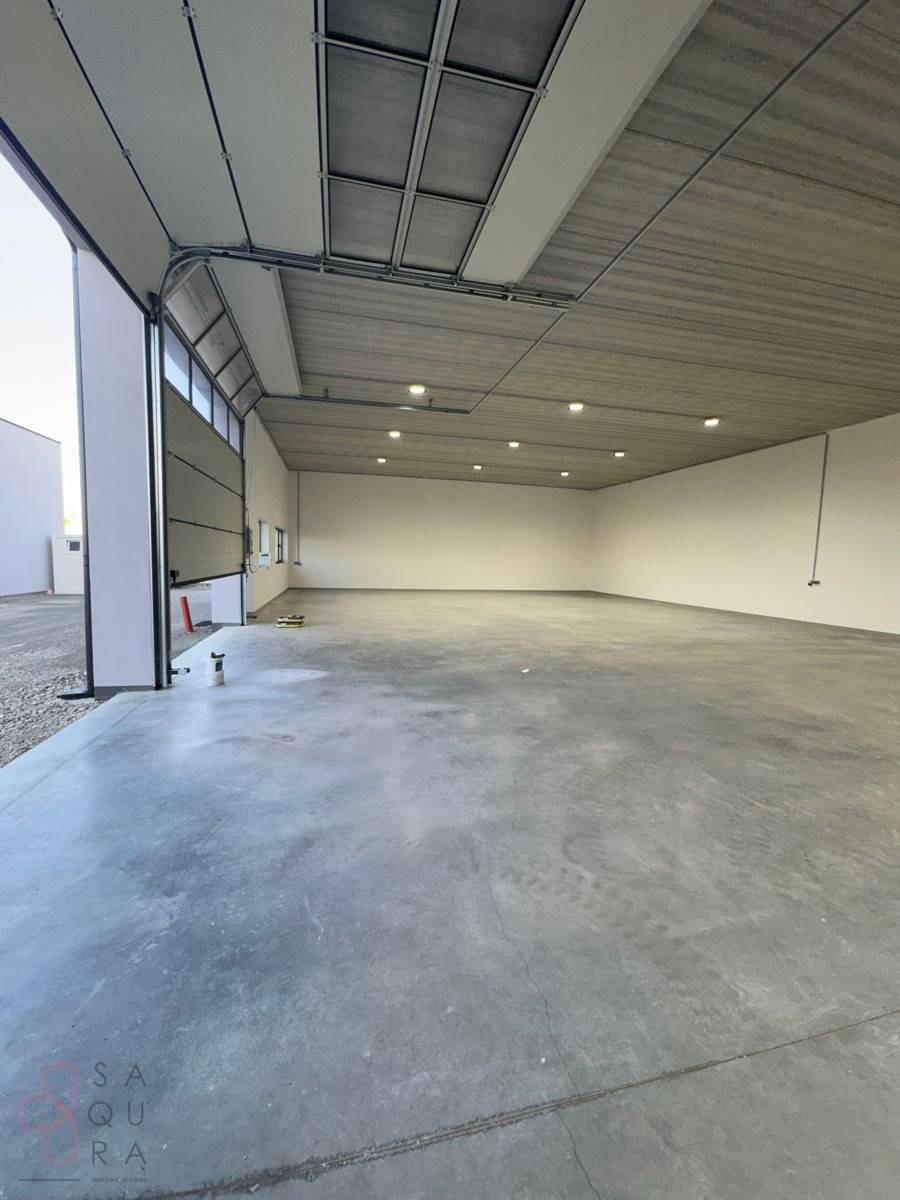 2 Warehouses with living/office units, 650 m²