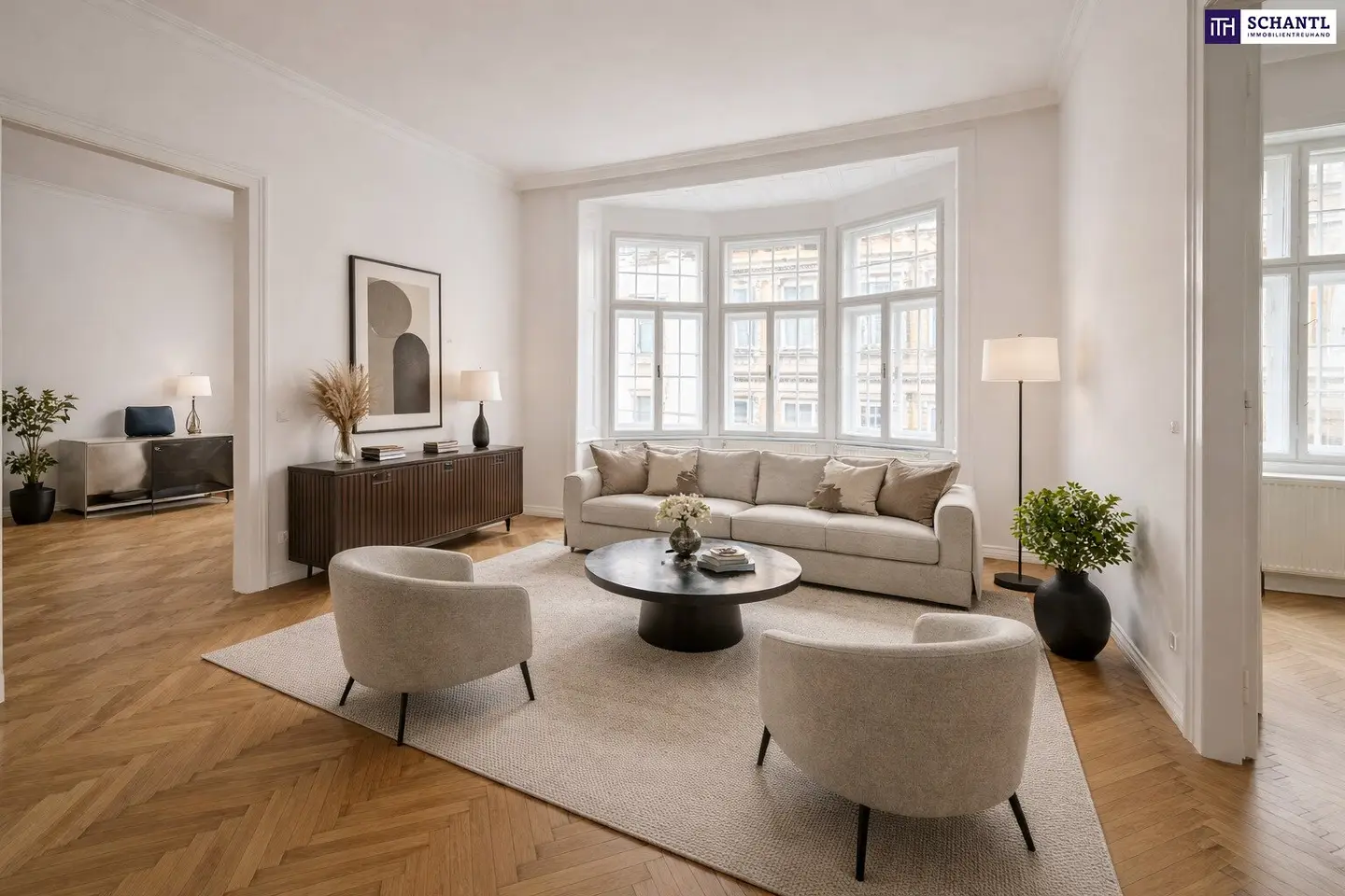 Old building apartment with generous layout near the city center