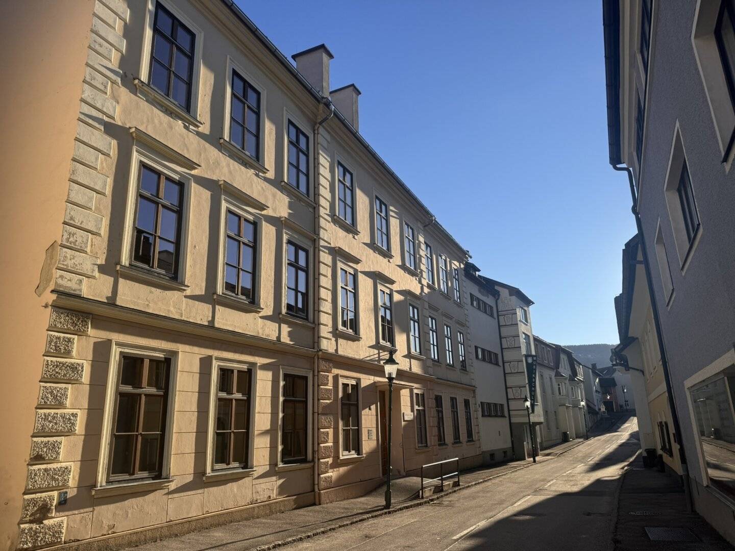 Baurecht für zwei historische Schulgebäude im Zentrum von Mariazell