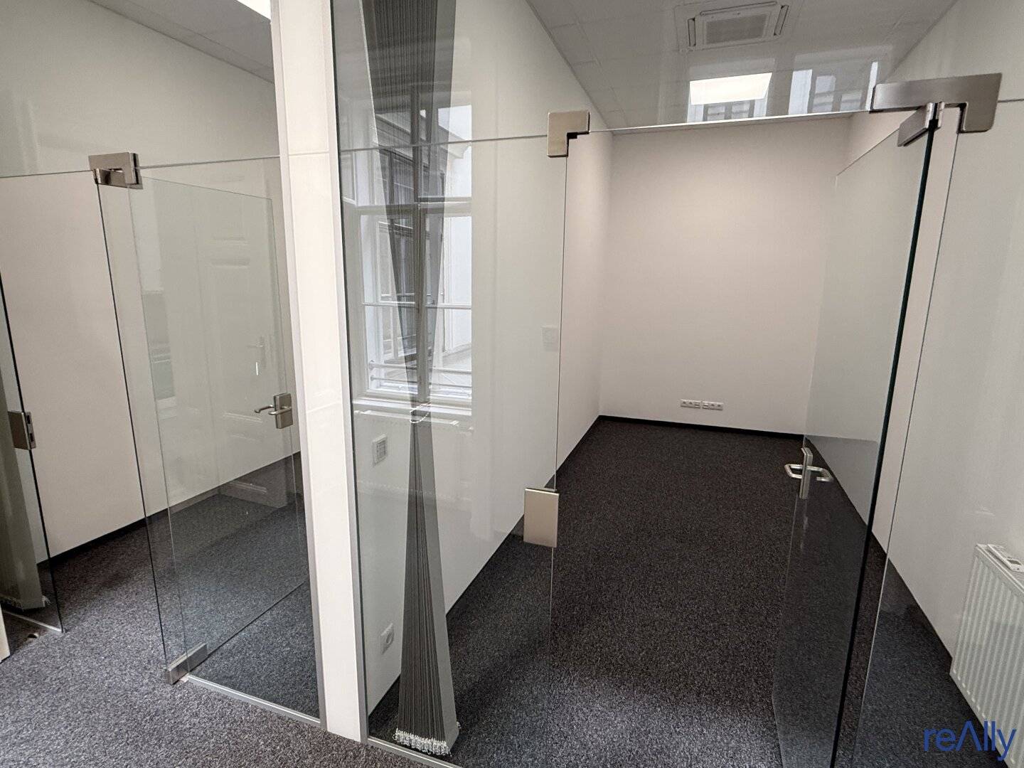 191 m² Office in Vienna 1st District
