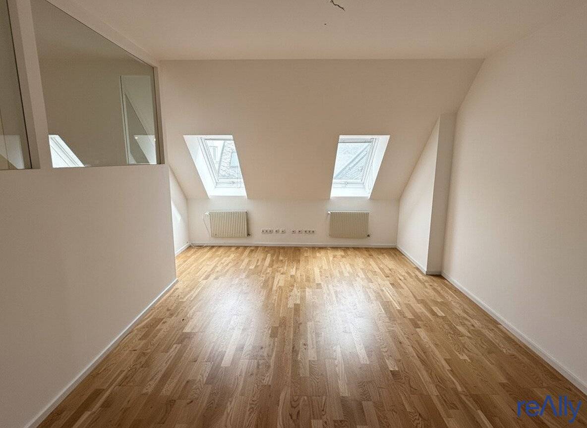 Klimatisiertes DG-Büro inkl. kleiner Terrasse in TOP-Lage OPER