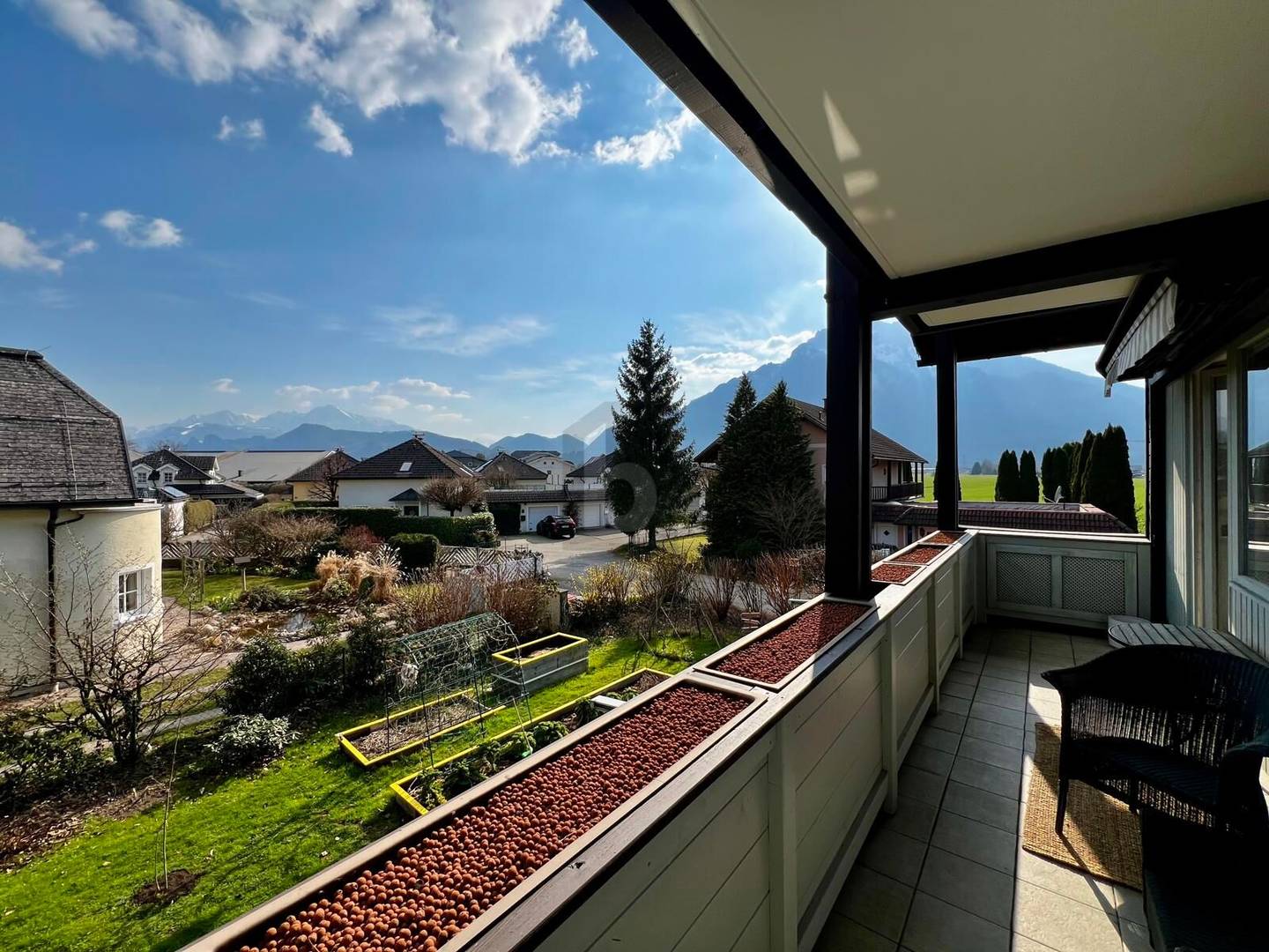Helle Wohnung mit Westbalkon und Carport