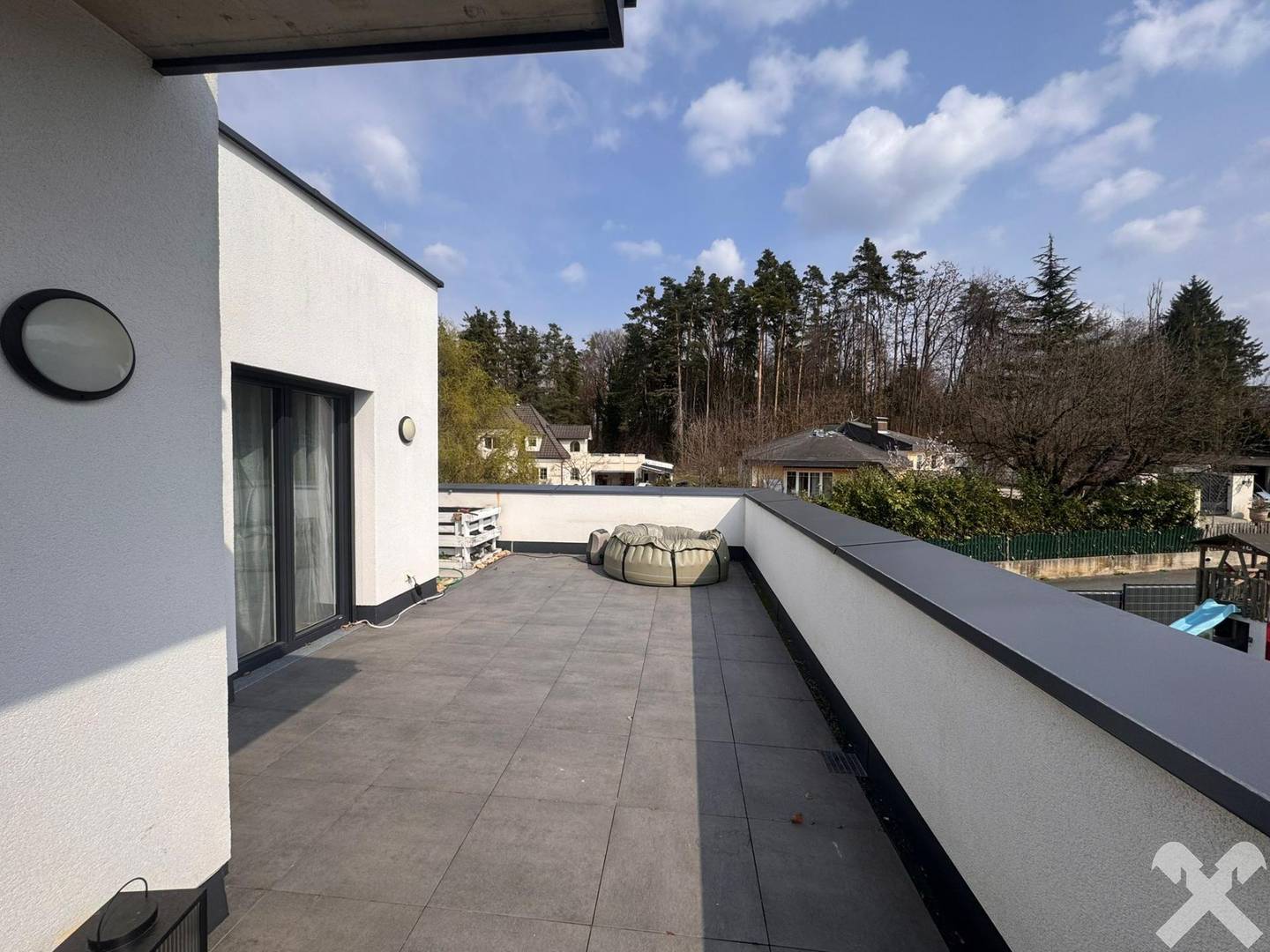 Penthouse with roof terrace and view