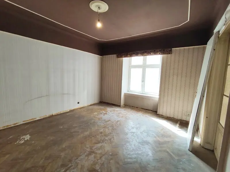 Westbahnstraße/Neubaugasse! Sonnige 3-Zimmer Altbauwohnung zum Sanieren im 2. Stock!