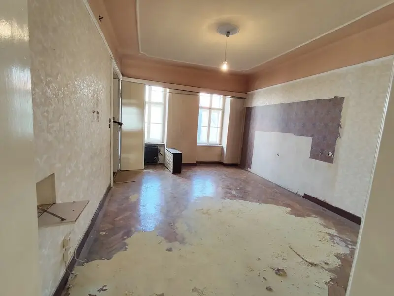 Westbahnstraße/Neubaugasse Sunny 3-room period apartment for renovation on the 2nd floor