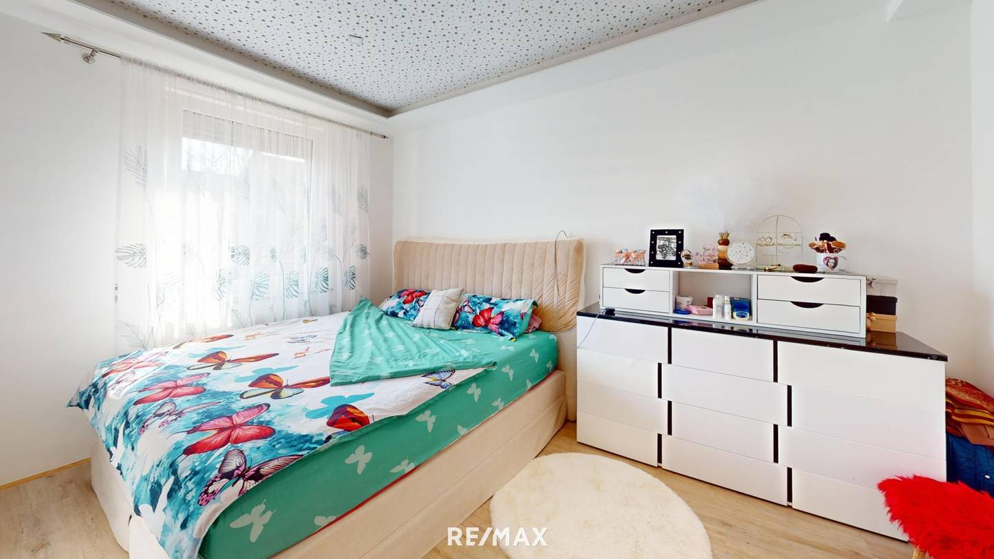 Wohnung modernisiert Loggia und Tiefgaragenplatz