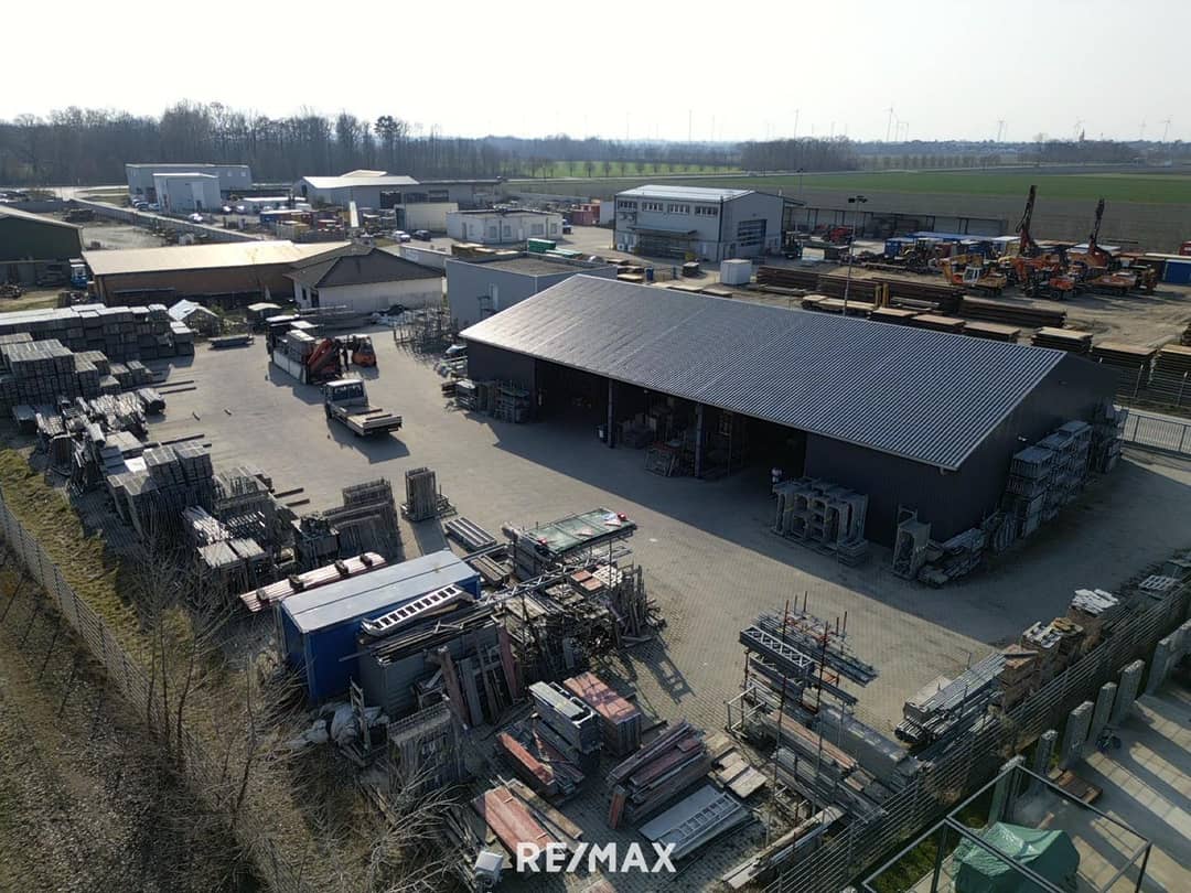 Industrial Site with Hall, 738 m²