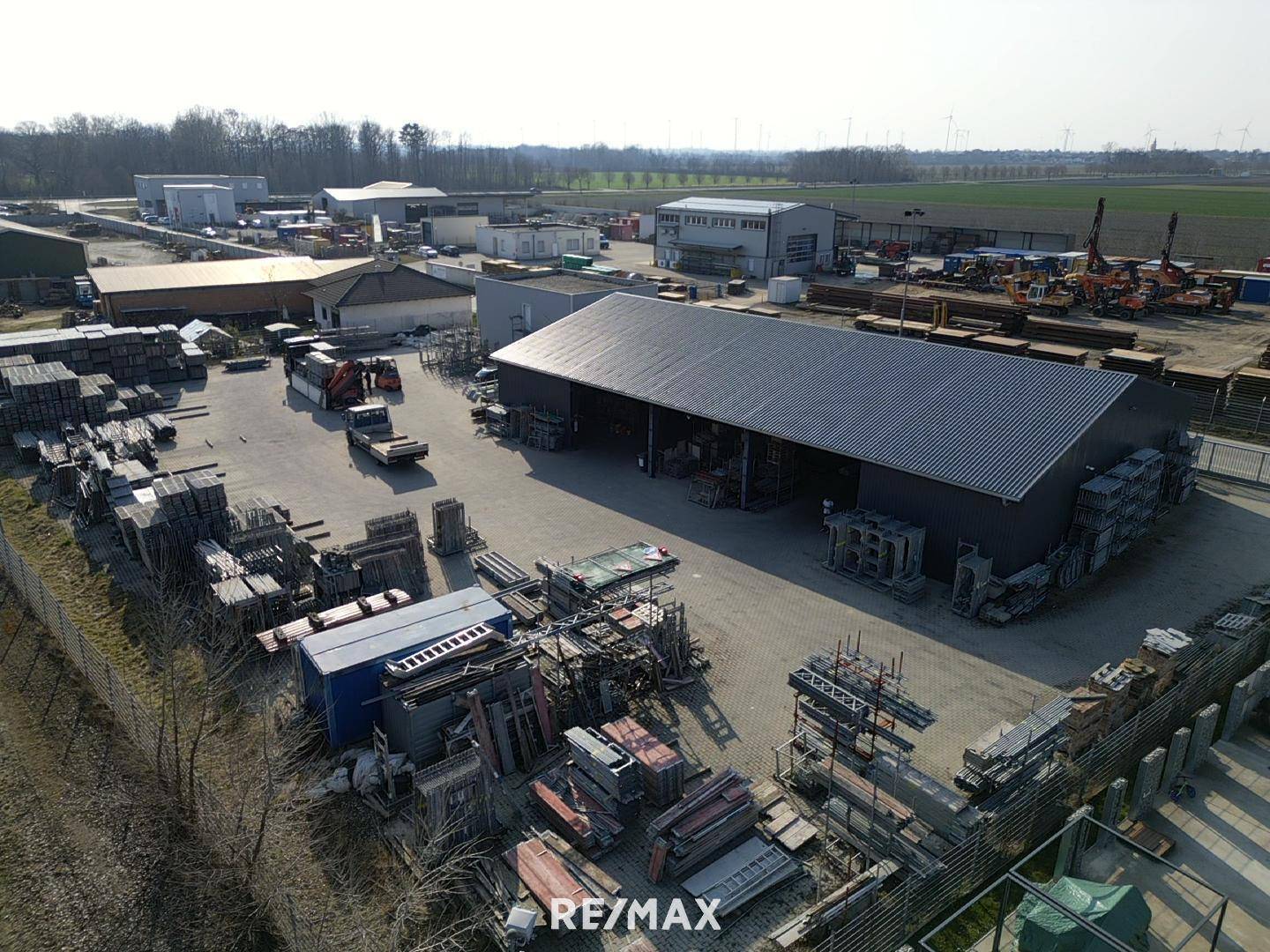 Industrial Site with Hall, 738 m²