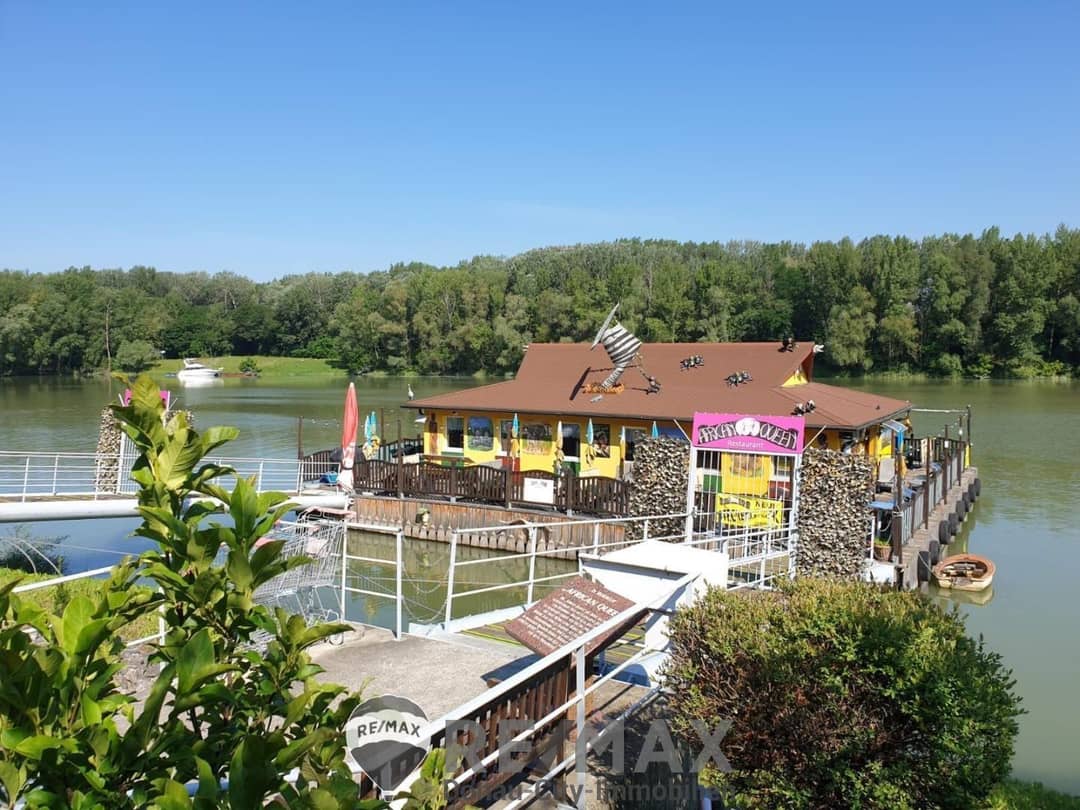 African Queen Gastro on Danube