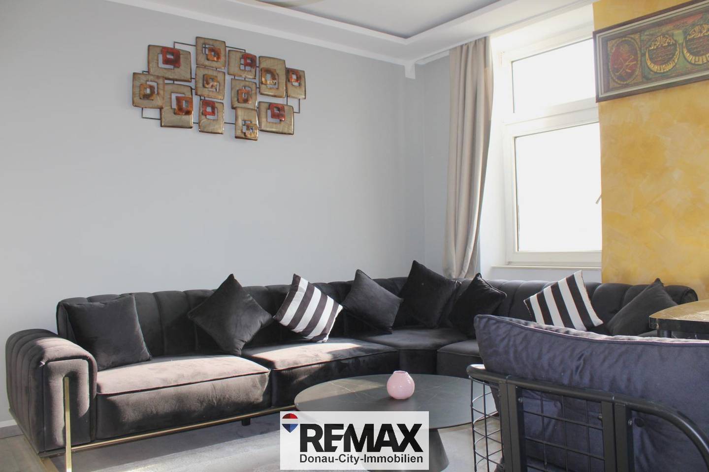 Apartment with spacious layout in the city center near the U6