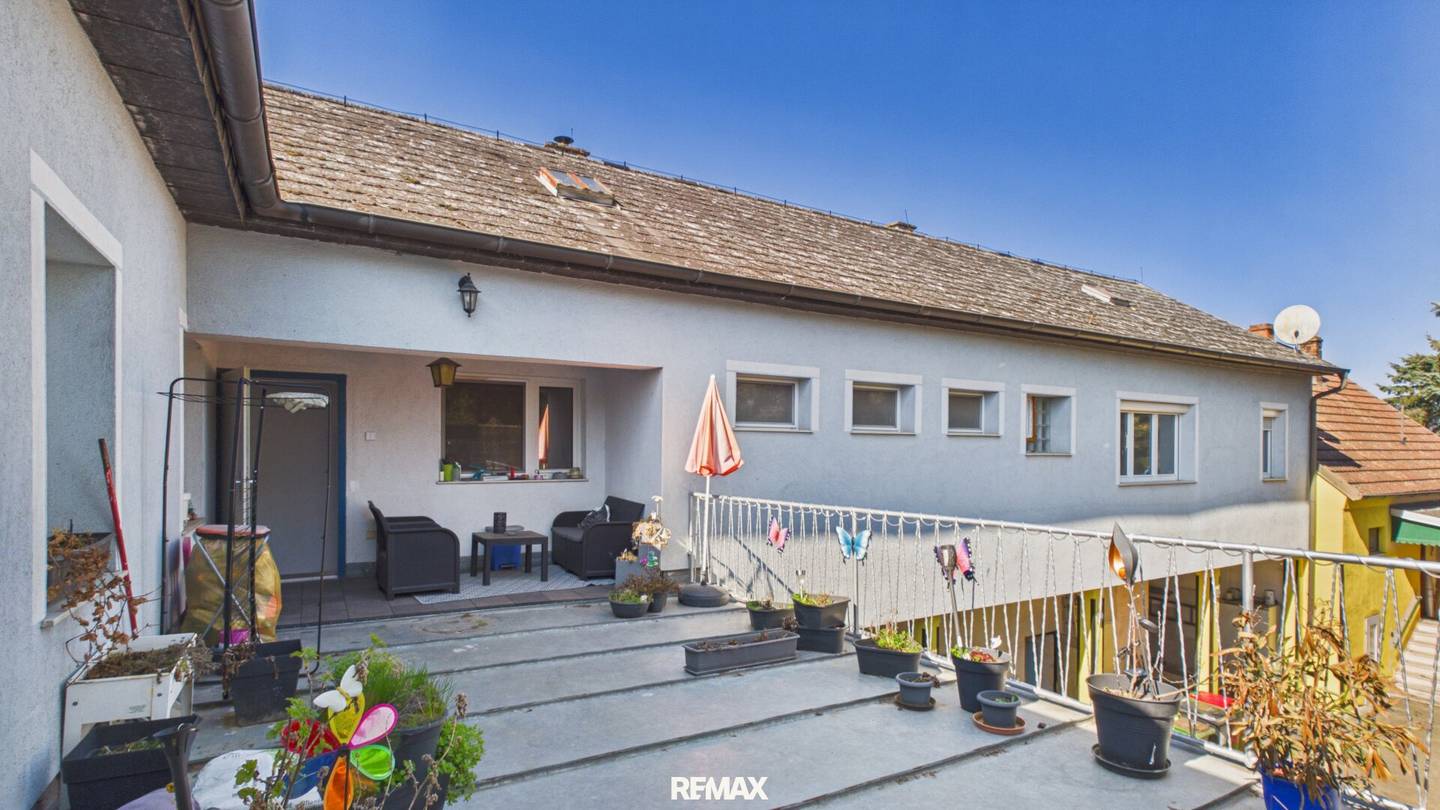 Versatile Commercial & Residential Property
