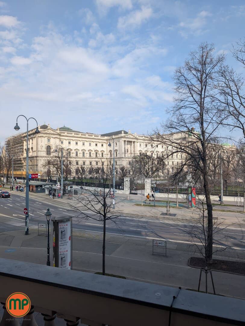 Magnificent Residence at the Burggarten: 200 m² Elegance &amp; History