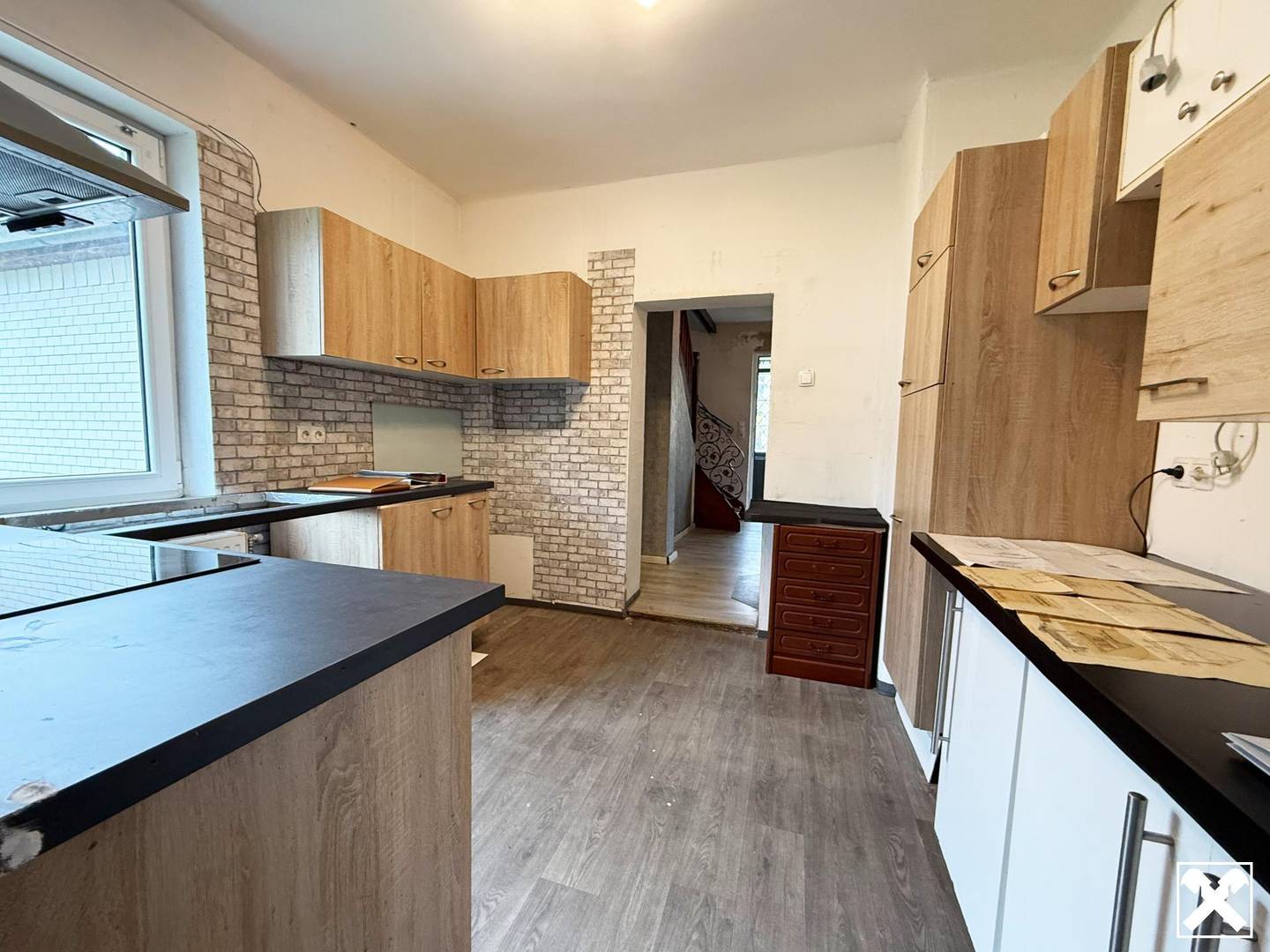 Renovation-needed family home w/ garden