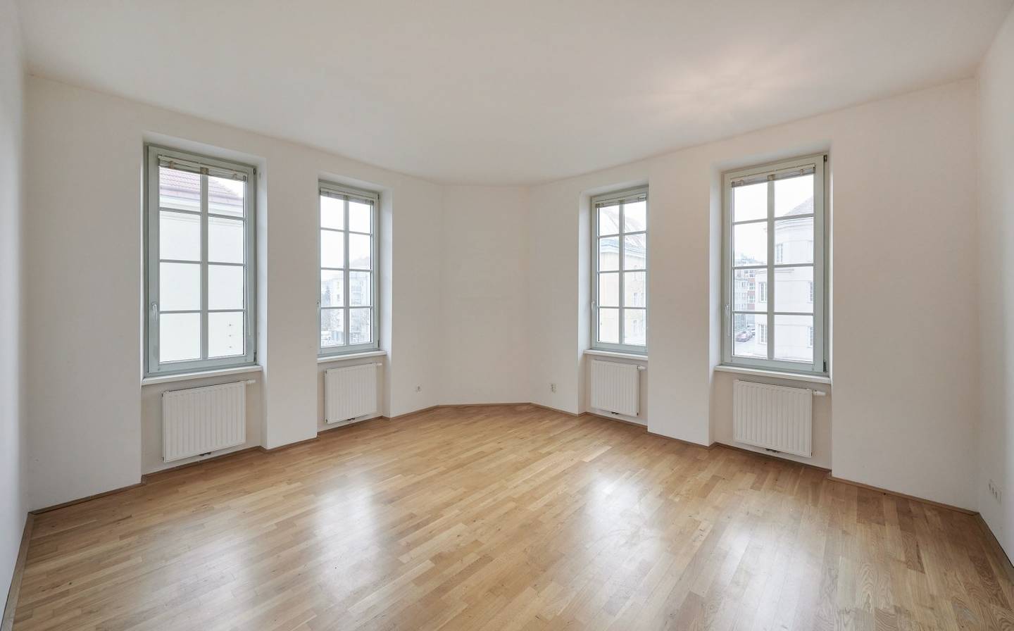 Old building apartment quiet near S Bahn