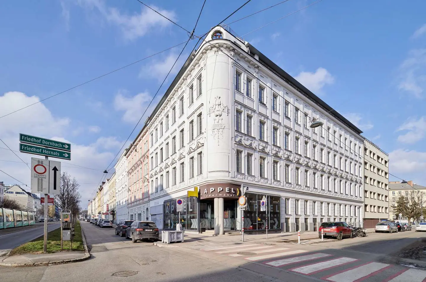 Old building apartment quiet near S Bahn