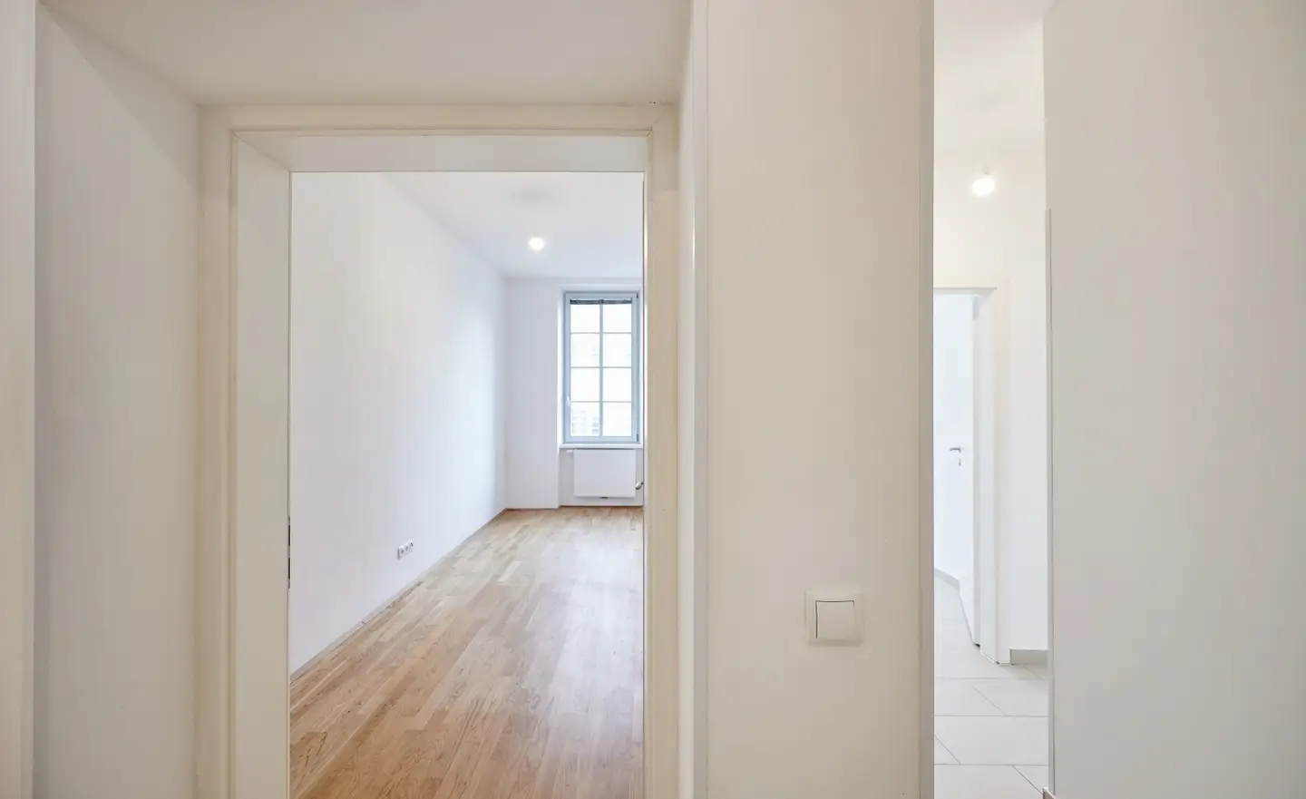 Old building apartment quiet near S Bahn