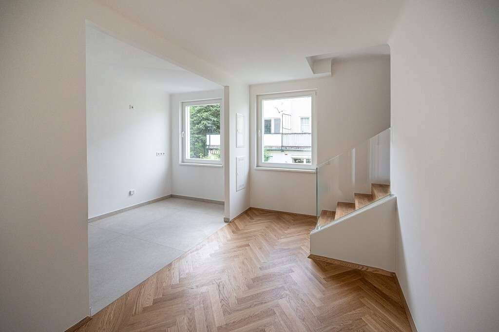 Maisonettewohnung with generous terrace in quiet green setting fully renovated