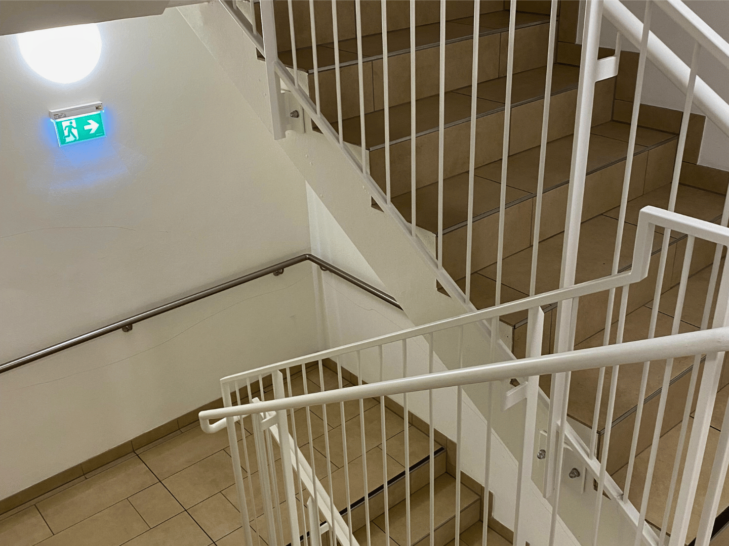 Apartment with loggia near U6 Alser Street in a quiet area