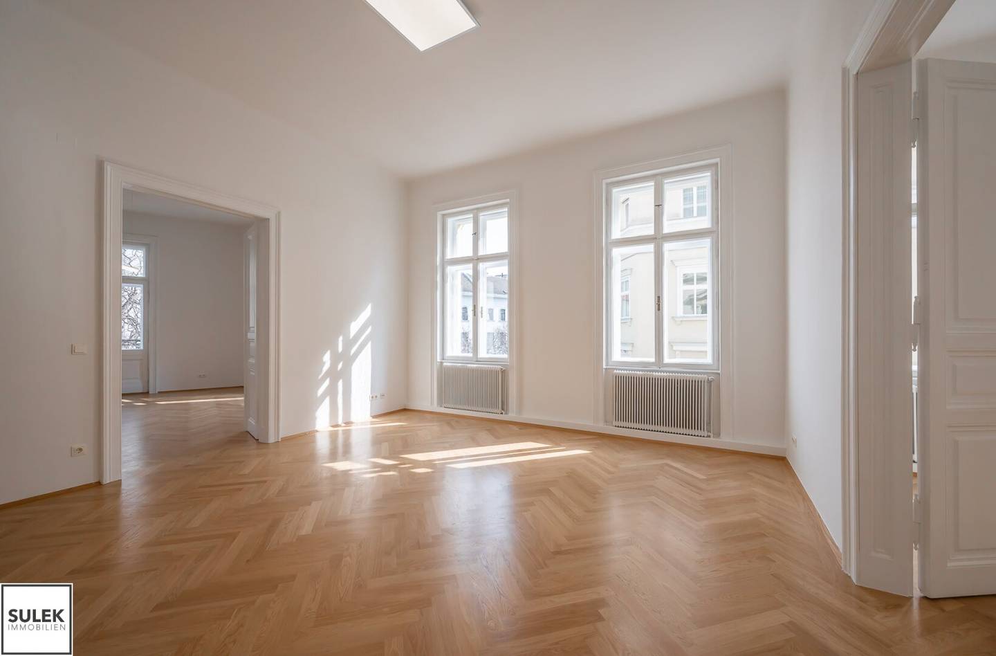 Bright 5-room office old building Vienna