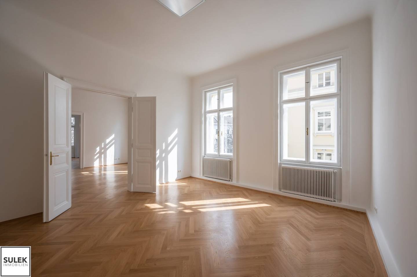 Bright 5-room office old building Vienna