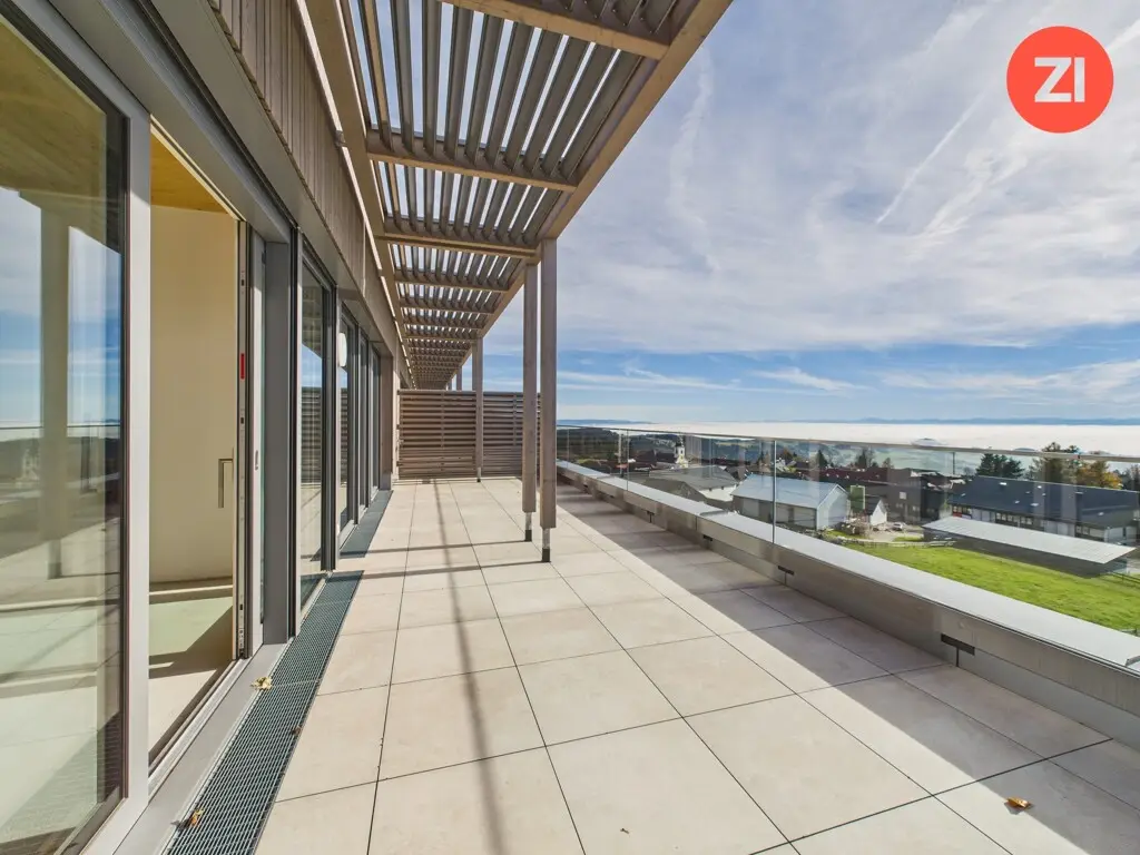 Dachgeschosswohnung with terrace view over Linz