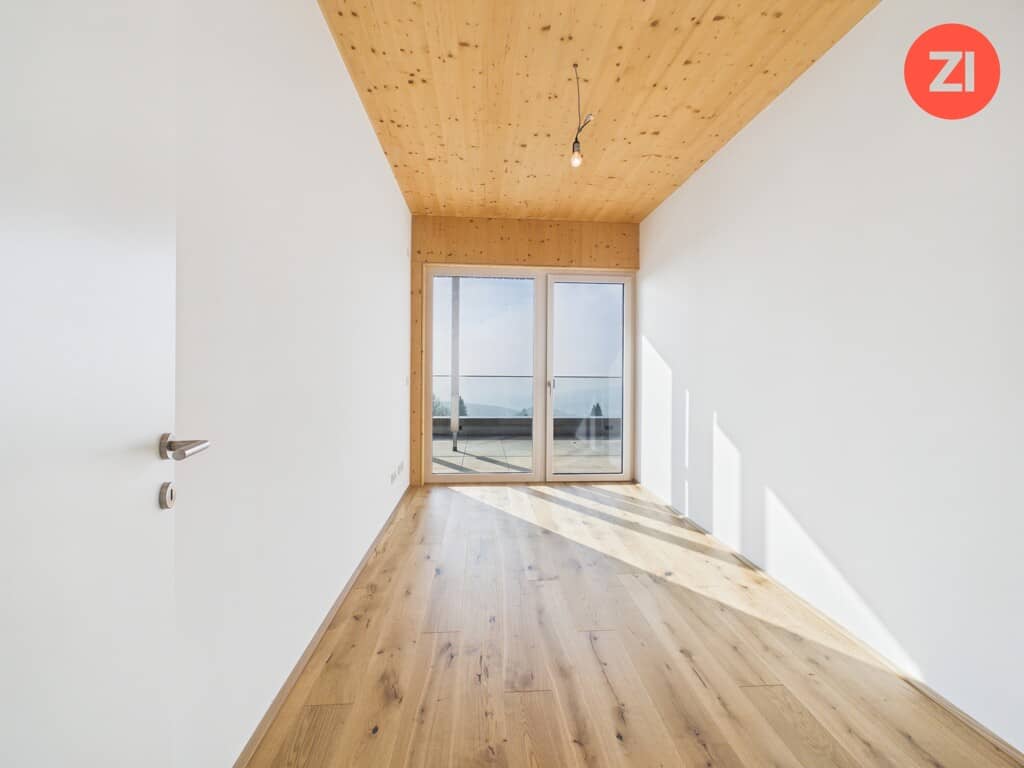 Dachgeschosswohnung mit Terrasse und hellen Räumen