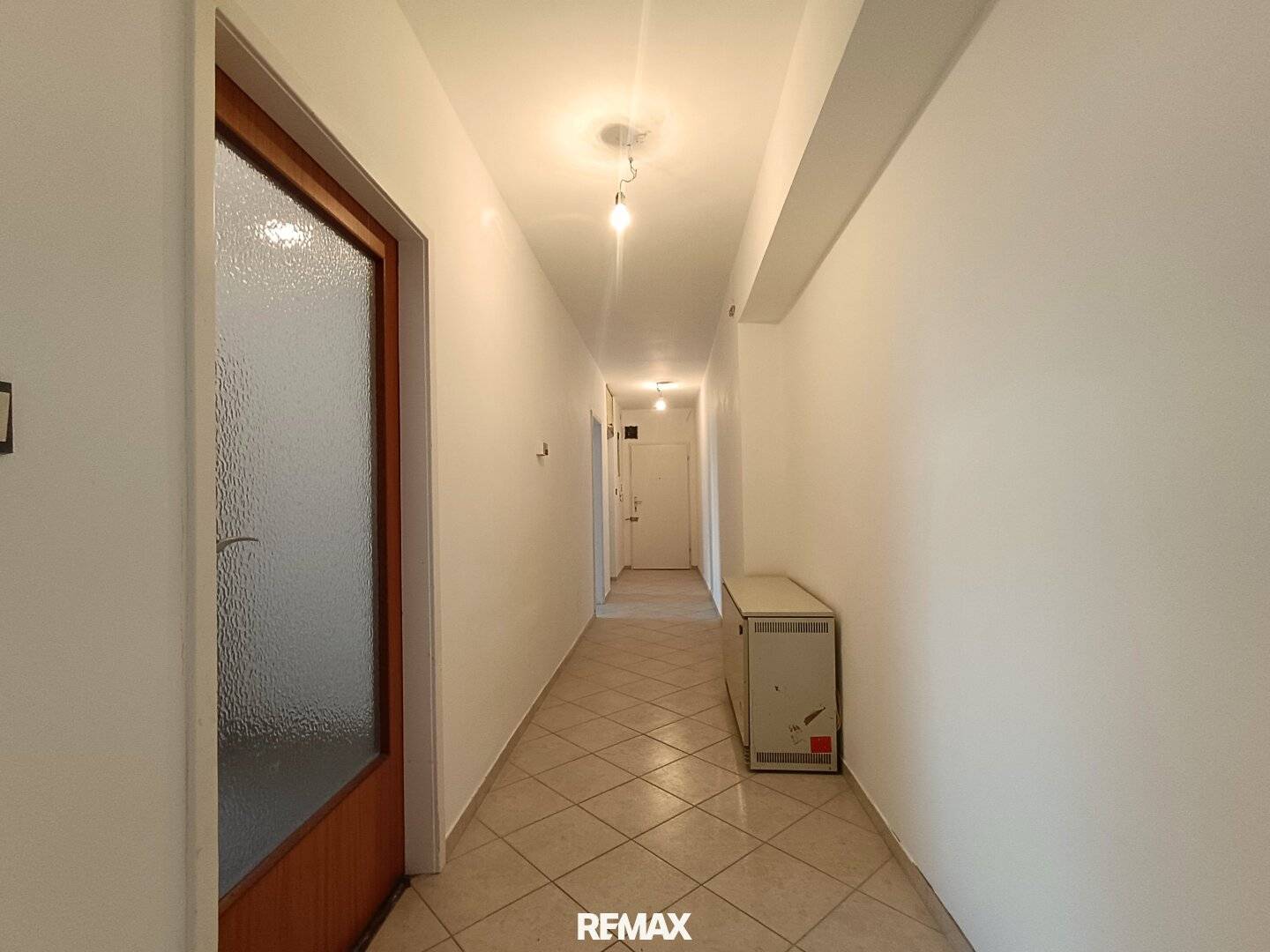 Bright four room apartment with balcony and good transport links
