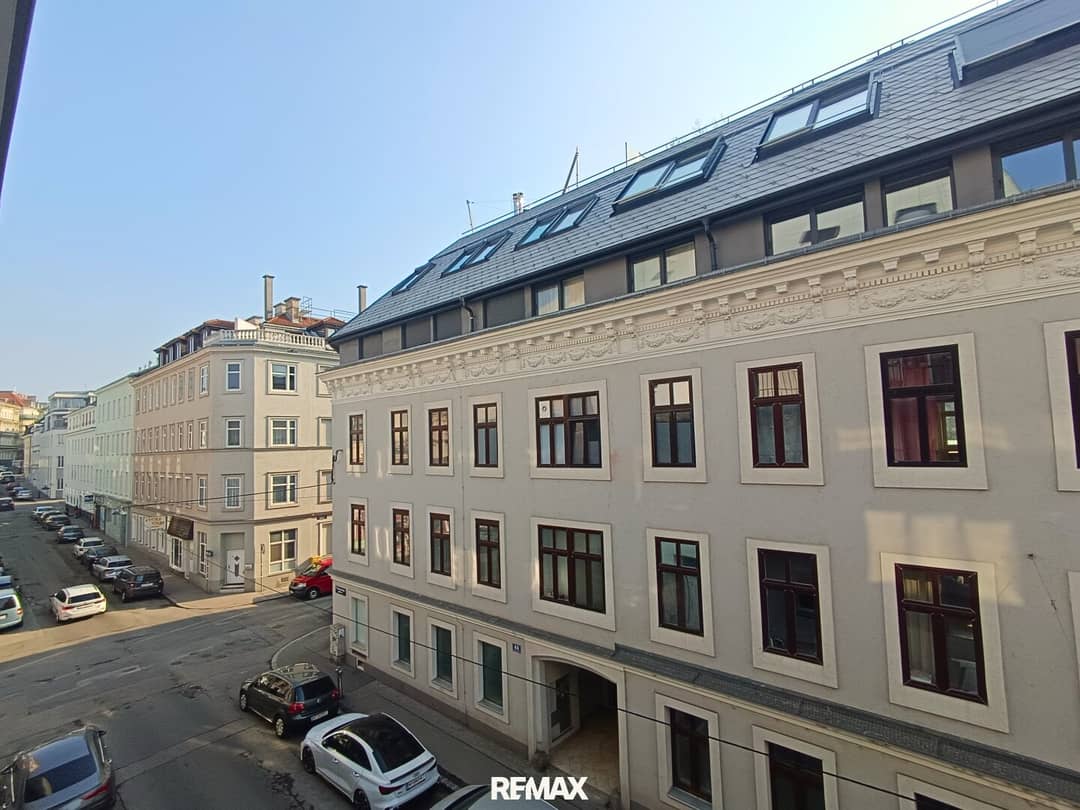 Helle 4 Zimmer Wohnung mit Balkon gute Verkehrsanbindung