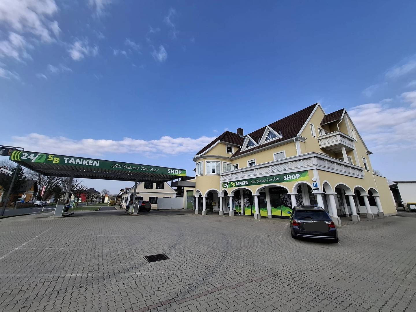 Gebäude mit Lager & Wohnung, 2300m²