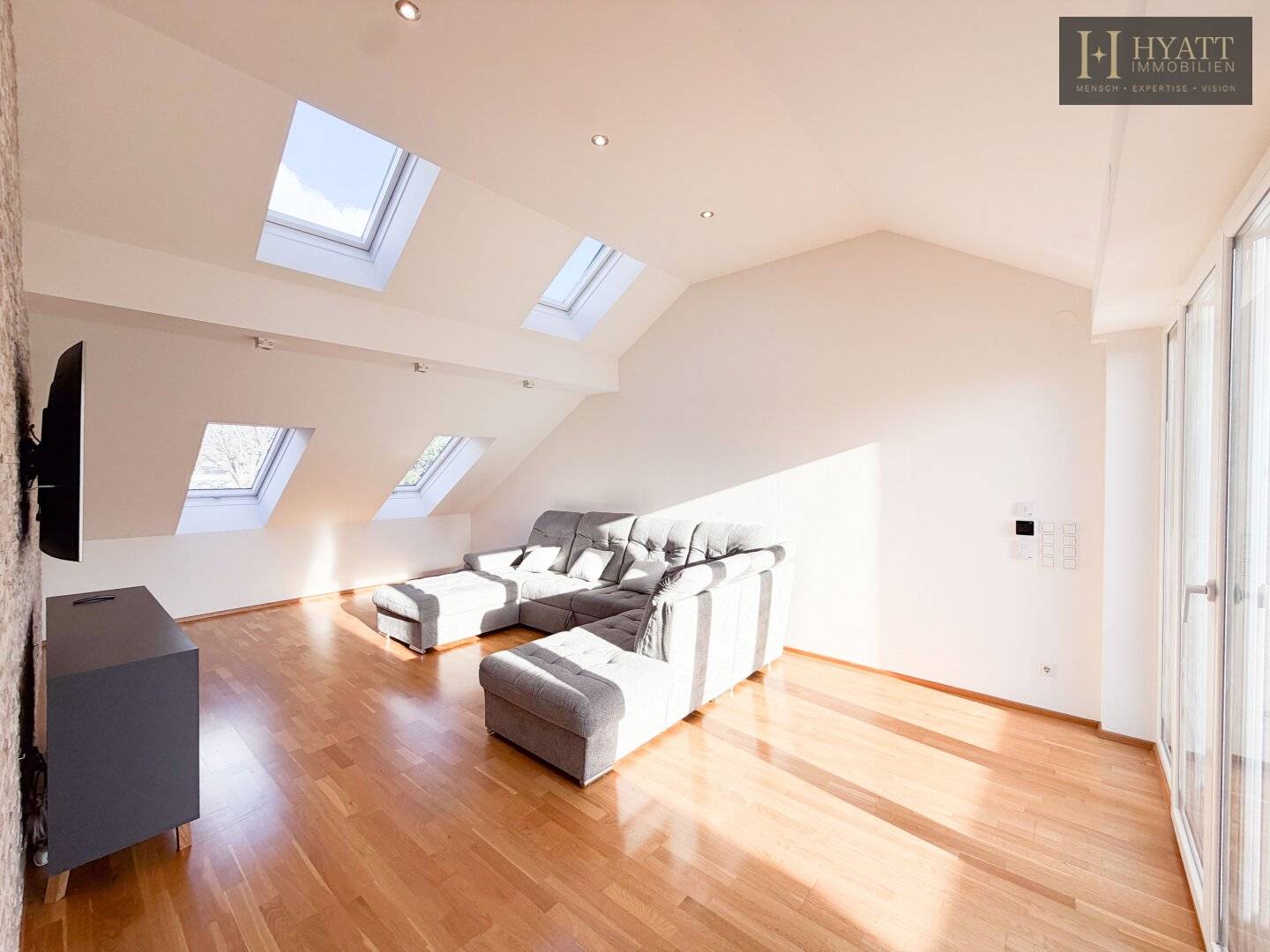 Elegante Dachgeschosswohnung mit Terrasse, Klimaanlage &amp; Smart-Home | inkl. Garage