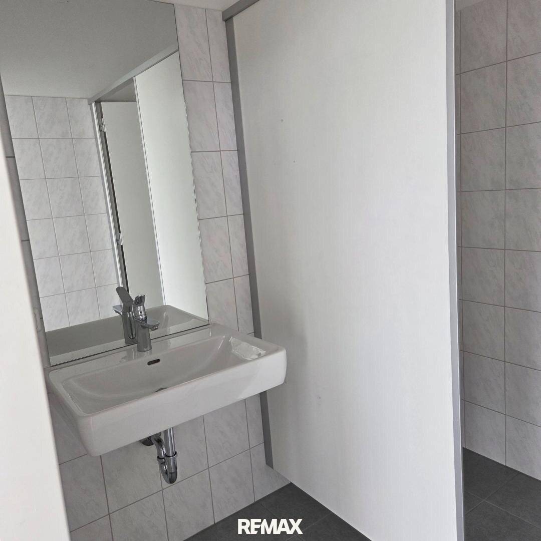 WC mit Waschbecken