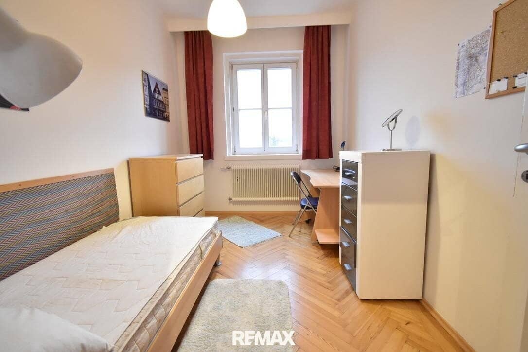 Apartment furnished near center with parking