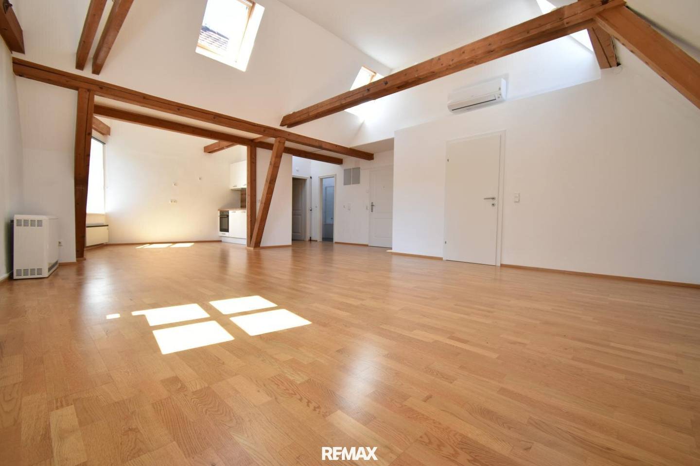 Apartment Steyr City Square lift air conditioning