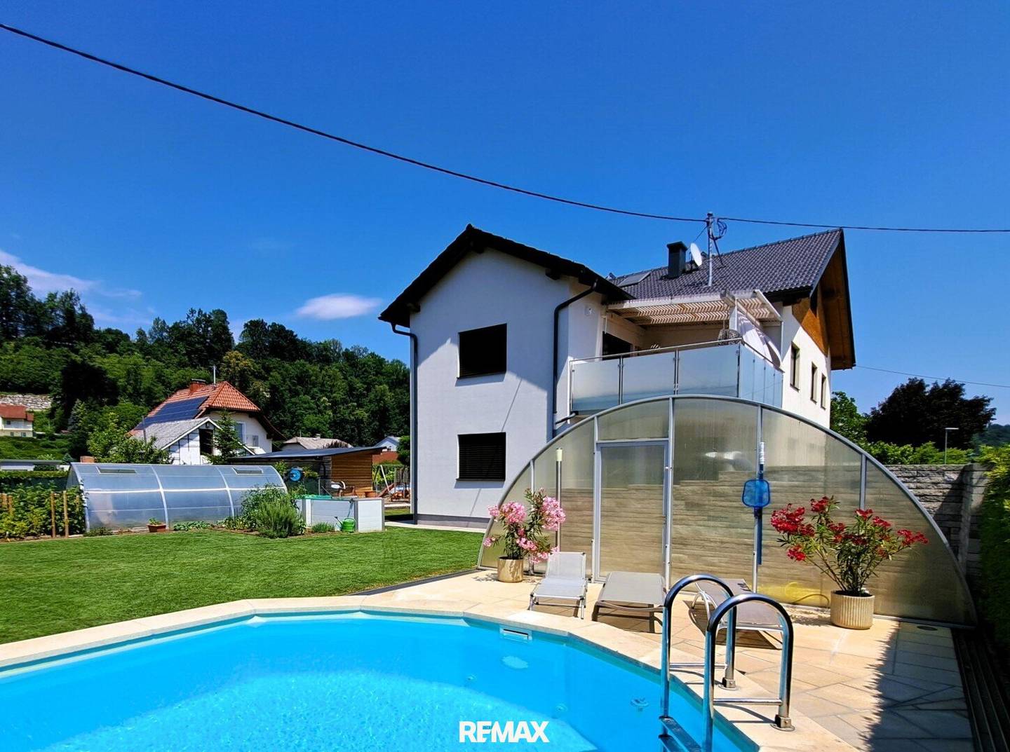 Generalsaniertes Mehrfamilienhaus mit Pool