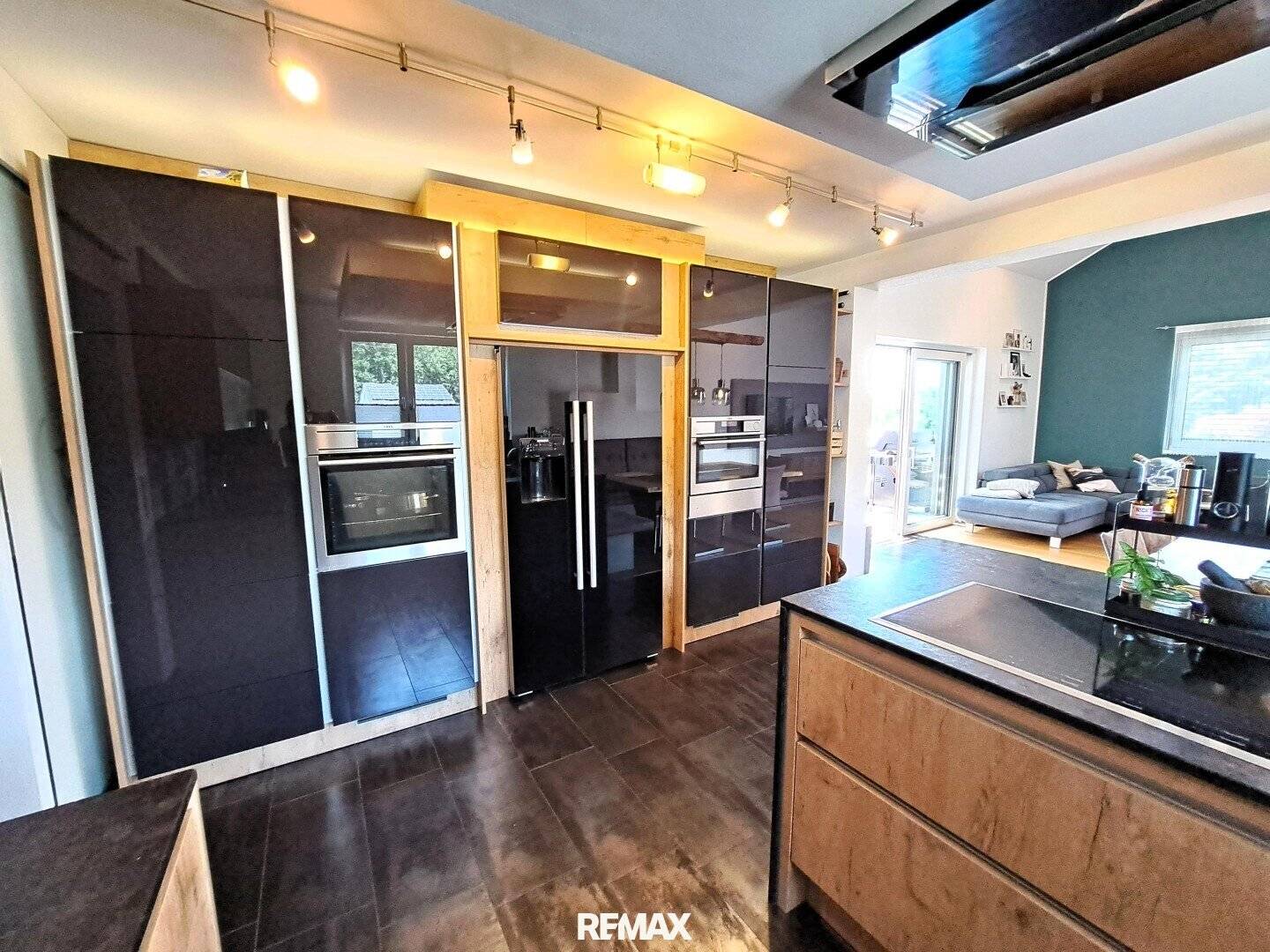 Wohnung mit Pool und Garten unter einem Dach