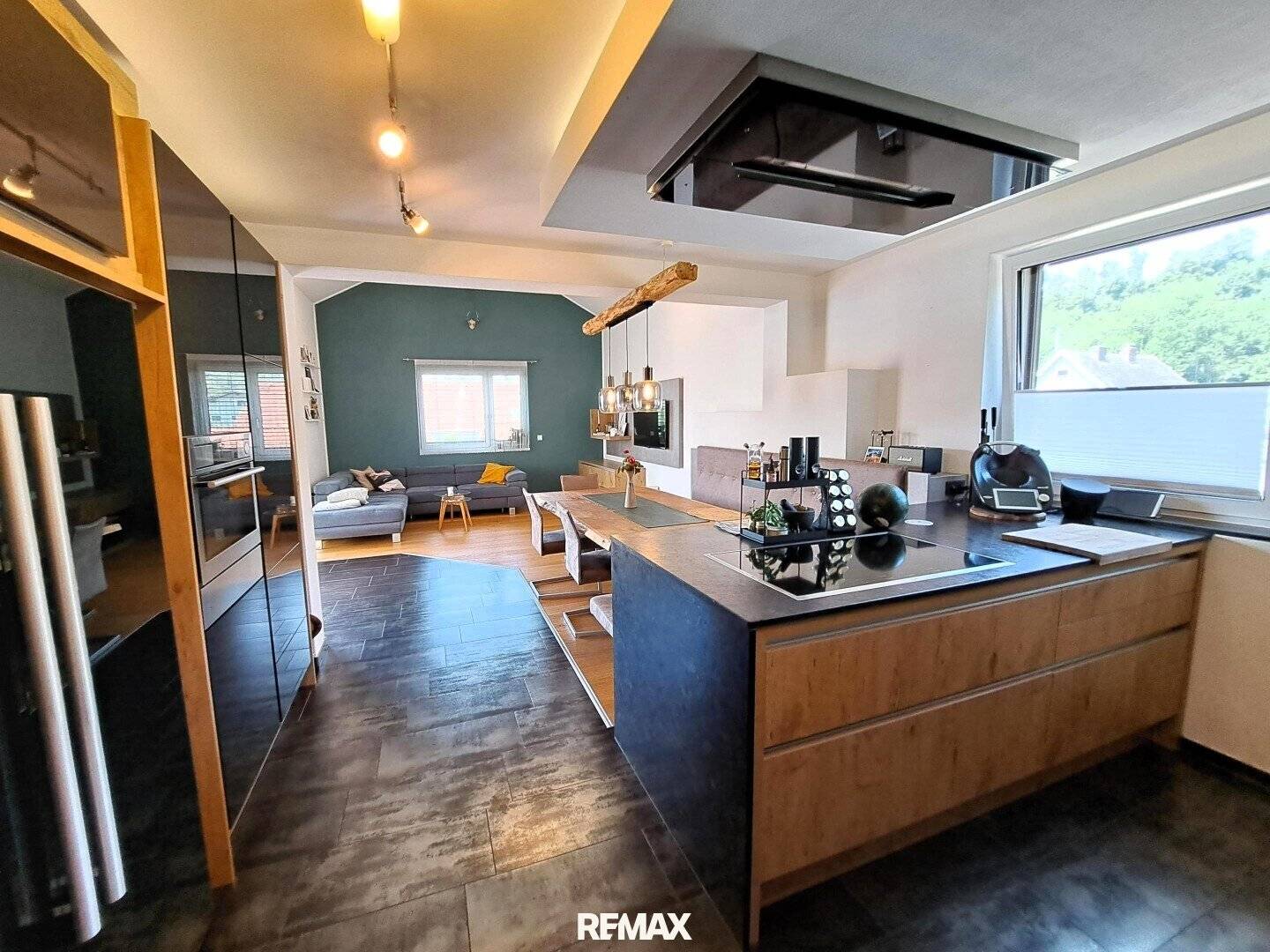 Wohnung mit Pool und Garten unter einem Dach
