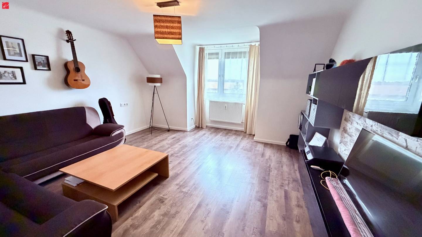Dachgeschosswohnung neuwertig mit Gartenbenutzung