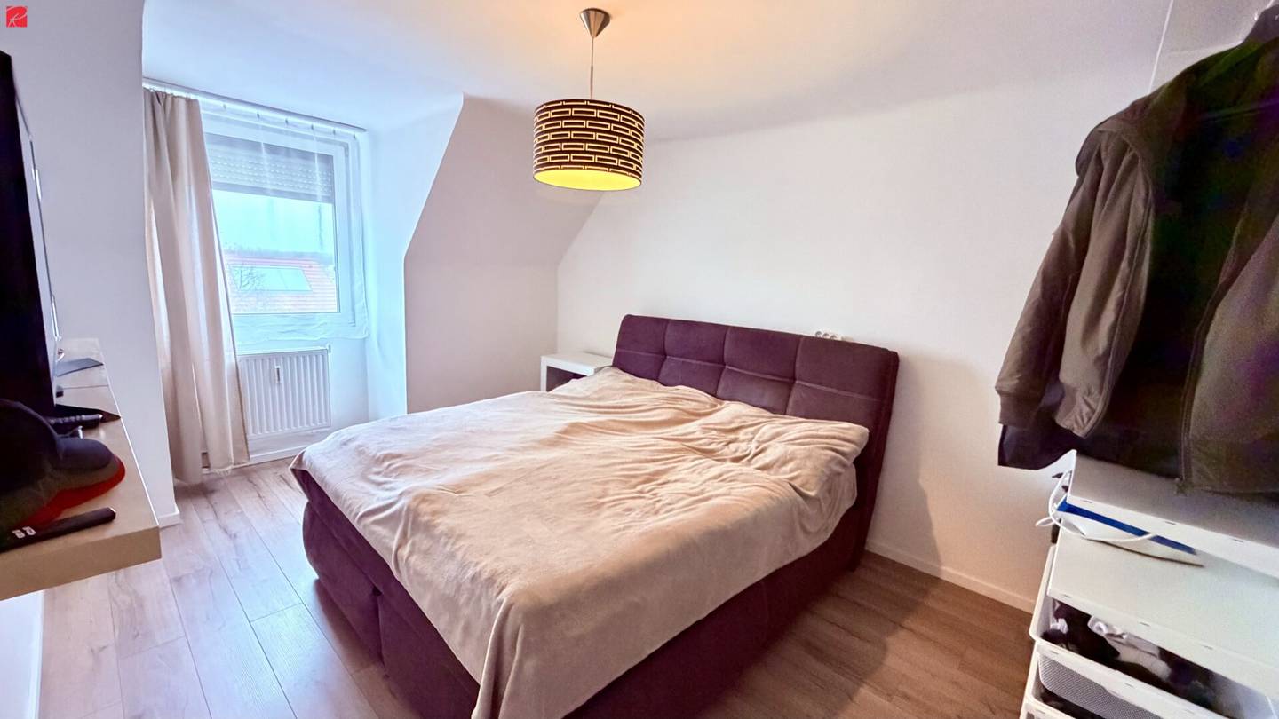 Dachgeschosswohnung neuwertig mit Gartenbenutzung