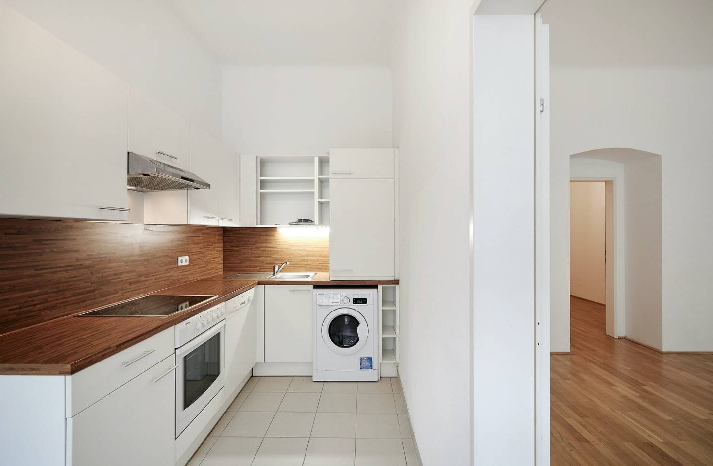 Old building apartment with elevator in top location