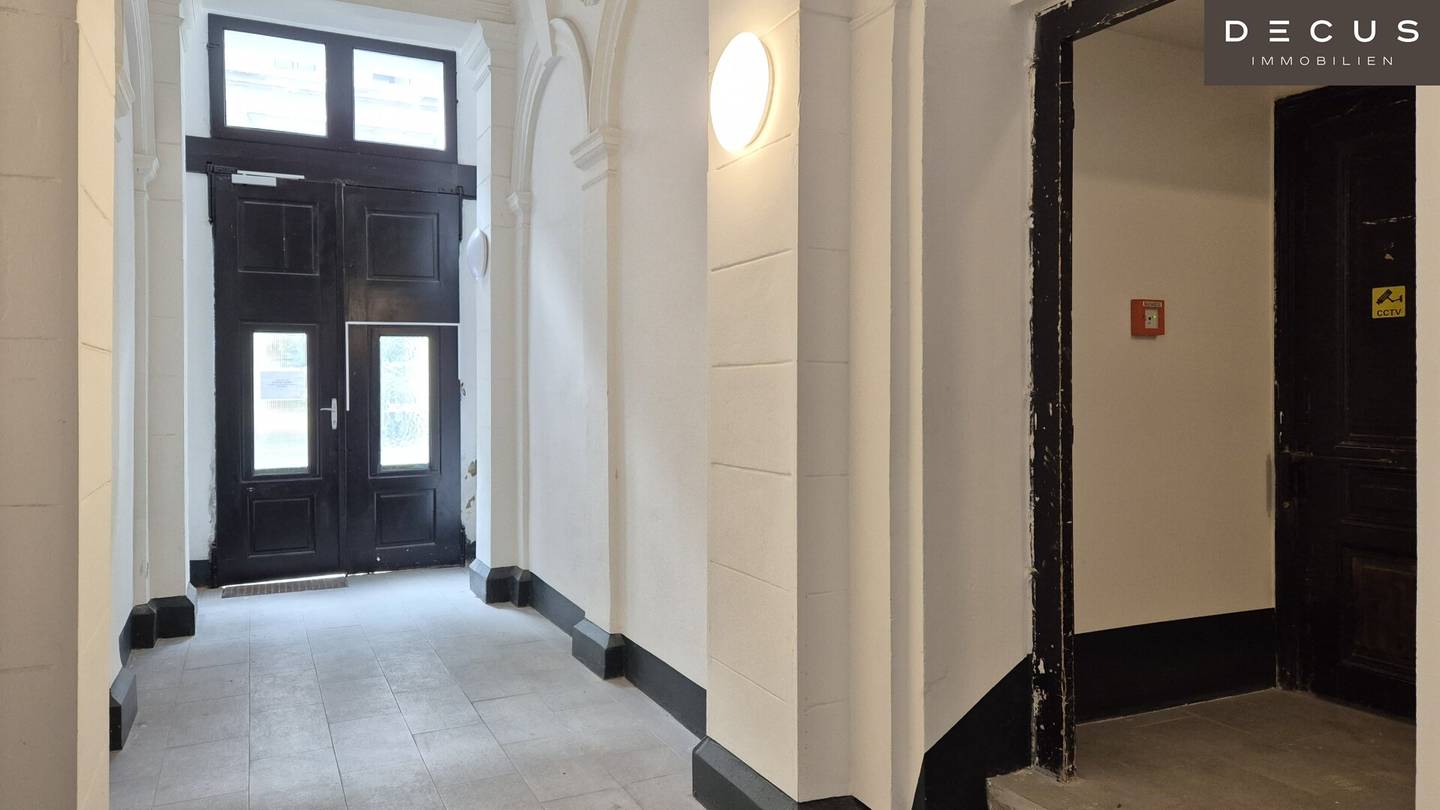 | UNBEFRISTET VERMIETETER ALTBAU | SANIERTES HAUS | STILFASSADE